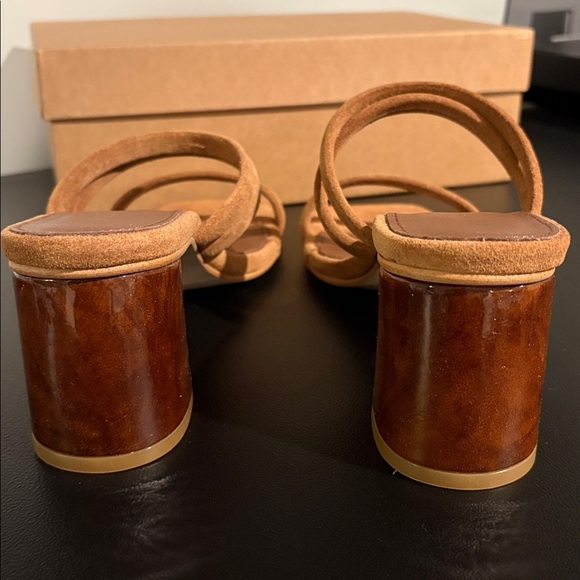 Alohas Heels - Picture 3 of 6